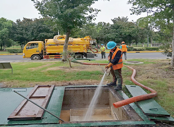 海头镇化油池清理